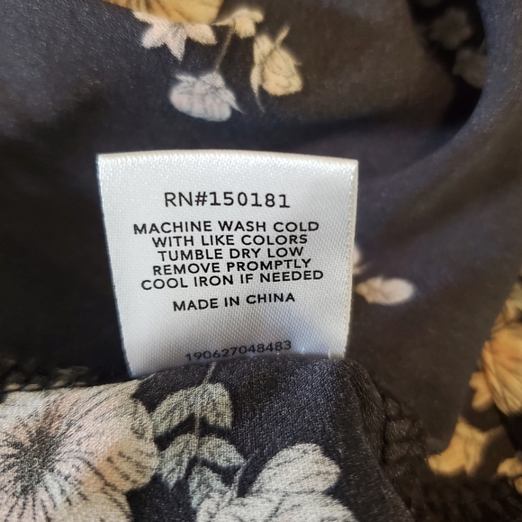 Grayson/Threads Floral Wrap Sleeveless Top - Picture 6 of 6